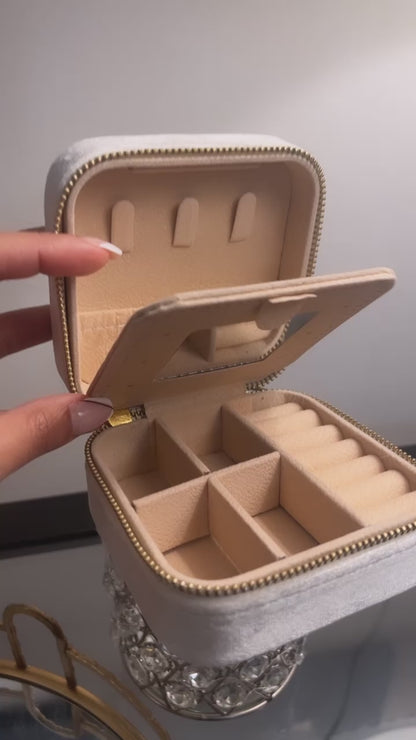 ￼ Essential Jewelry box